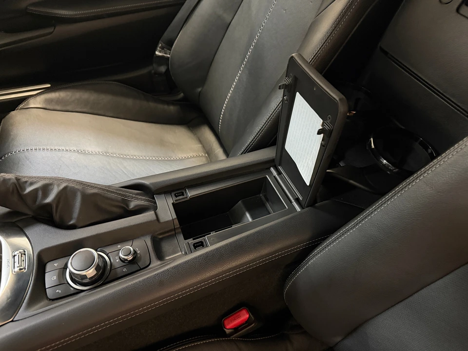 2025 Mazda ND MX-5 Miata - Image 17 of 31