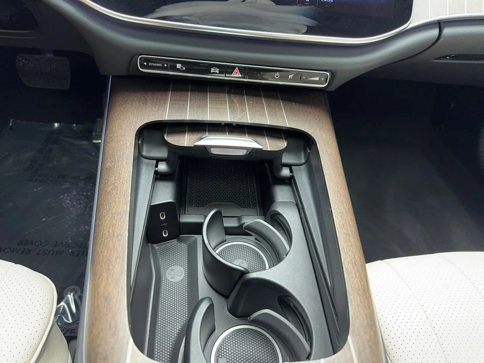 2025 Mercedes-Benz W214 E-Class - Image 26 of 31