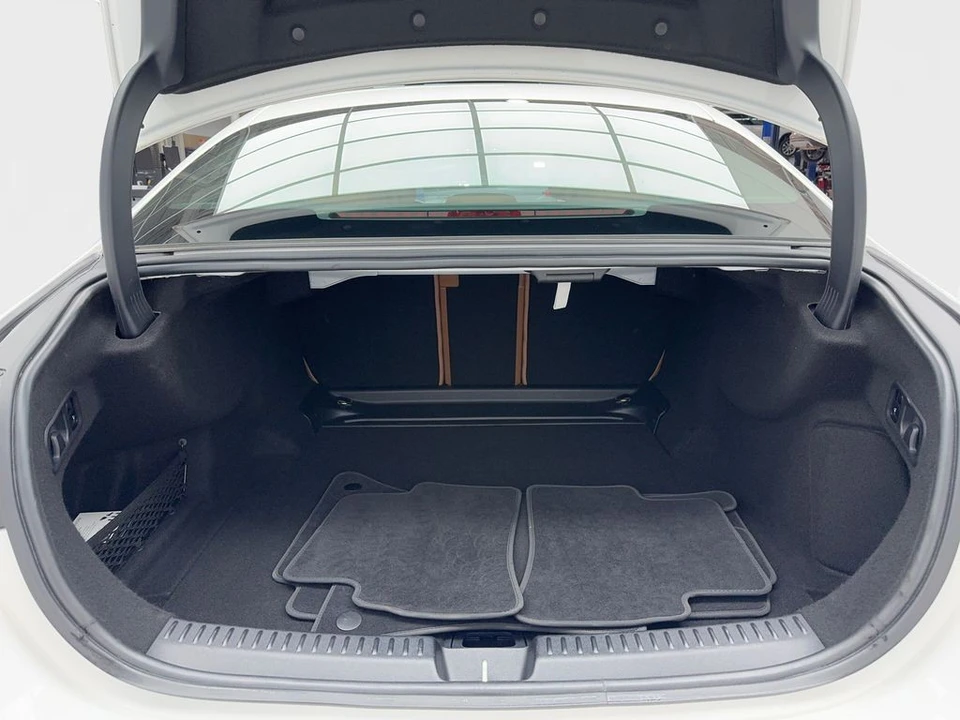 2025 Mercedes-Benz W214 E-Class - Image 19 of 21