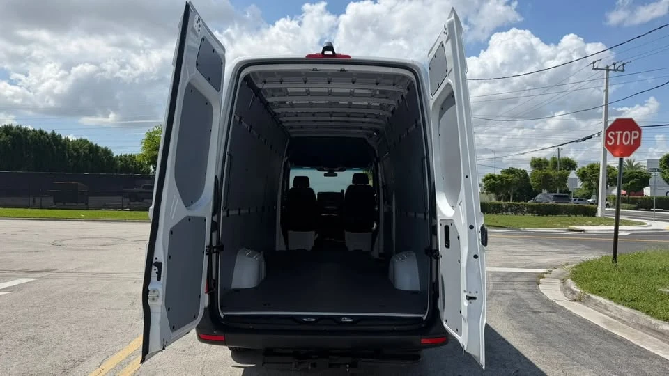 2025 Mercedes-Benz VS30 Sprinter - Image 4 of 12