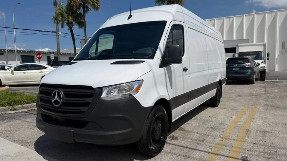 2025 Mercedes-Benz VS30 Sprinter - Image 2 of 12