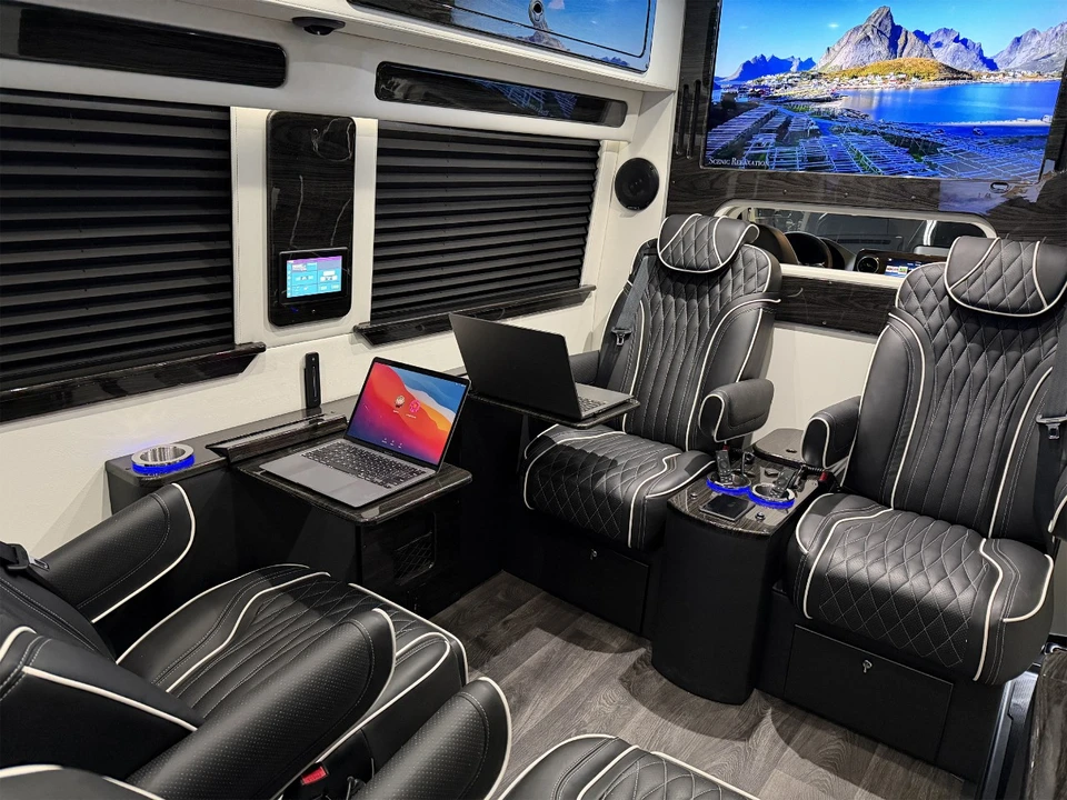 2025 Mercedes-Benz VS30 Sprinter - Image 18 of 21