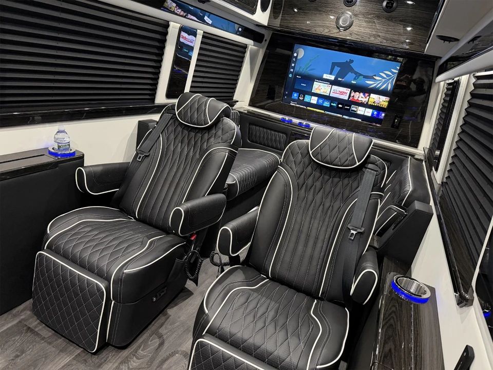 2025 Mercedes-Benz VS30 Sprinter - Image 8 of 21