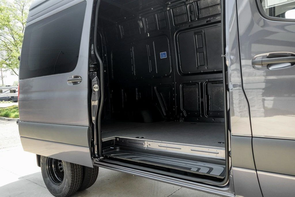 2025 Mercedes-Benz VS30 Sprinter - Image 10 of 21