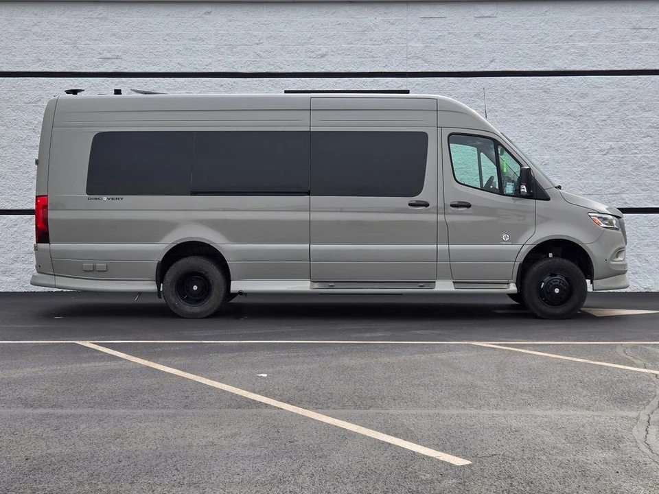 2025 Mercedes-Benz VS30 Sprinter - Image 9 of 21