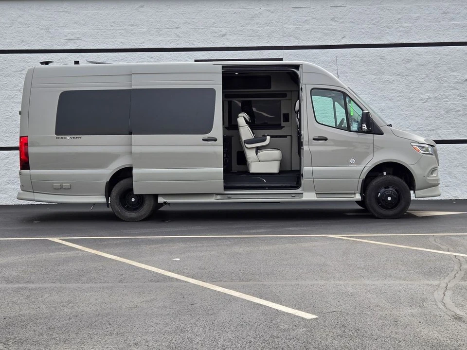 2025 Mercedes-Benz VS30 Sprinter - Image 10 of 21