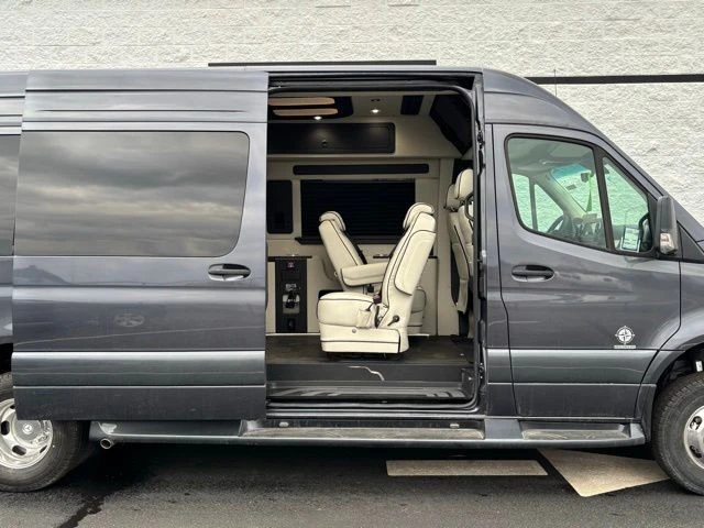 2025 Mercedes-Benz VS30 Sprinter - Image 9 of 21
