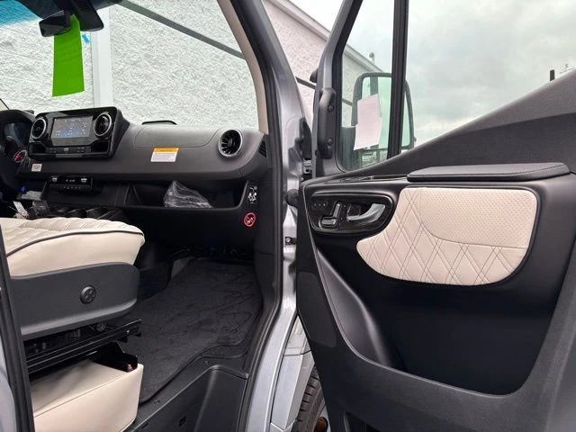 2025 Mercedes-Benz VS30 Sprinter - Image 17 of 21