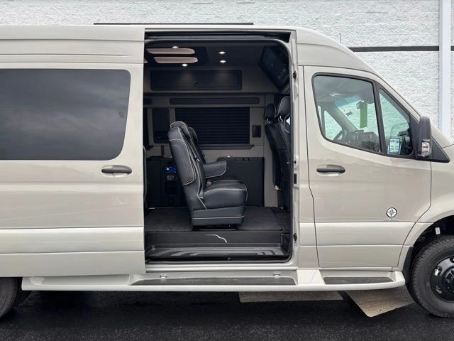 2025 Mercedes-Benz VS30 Sprinter - Image 9 of 21