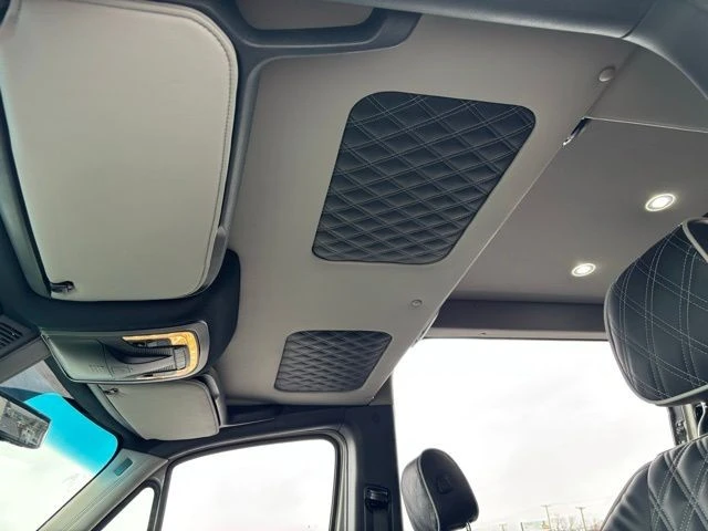 2025 Mercedes-Benz VS30 Sprinter - Image 18 of 21