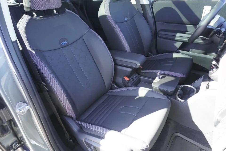2025 Mini Countryman 3rd Gen - Image 15 of 20