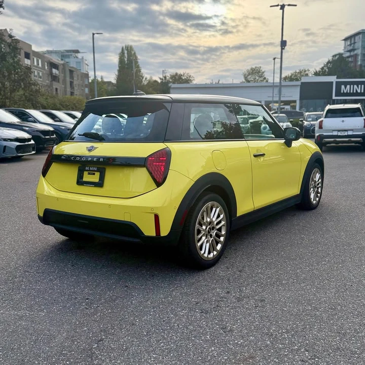 2025 Mini Mini 4th Gen - Image 3 of 8
