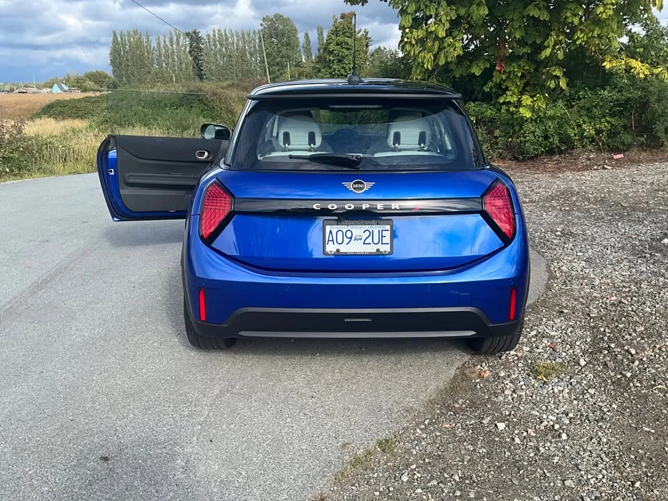 2025 Mini Mini 4th Gen - Image 2 of 6
