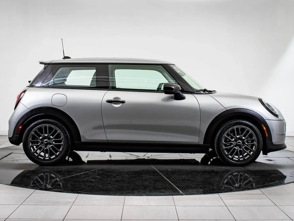 2025 Mini Mini Cooper S 3rd Gen - Image 11 of 21