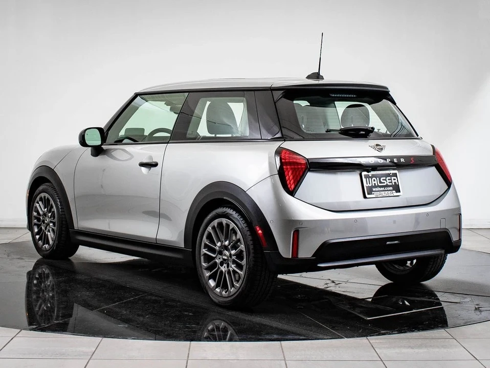 2025 Mini Mini Cooper S 3rd Gen - Image 6 of 21