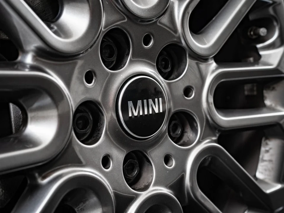 2025 Mini Mini Cooper S 3rd Gen - Image 8 of 21