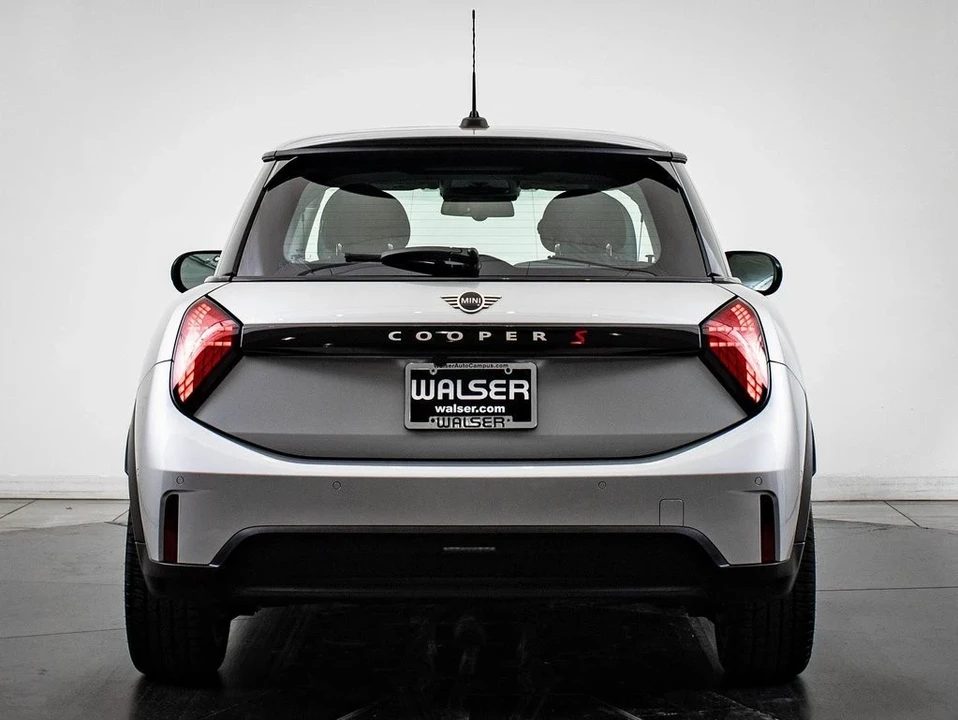2025 Mini Mini Cooper S 3rd Gen - Image 7 of 21