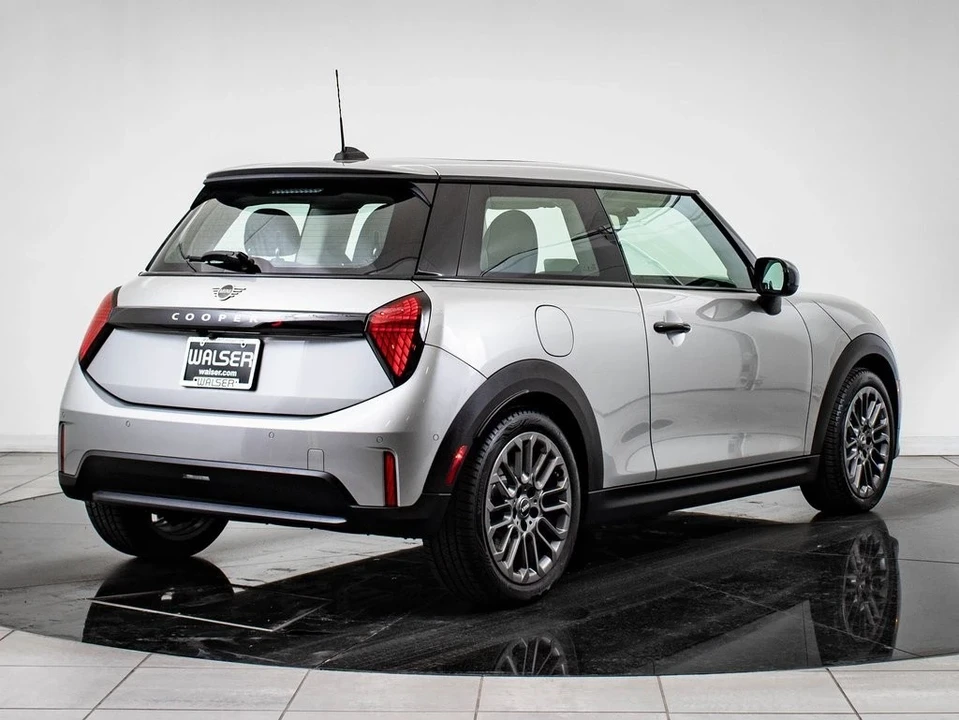 2025 Mini Mini Cooper S 3rd Gen - Image 10 of 21