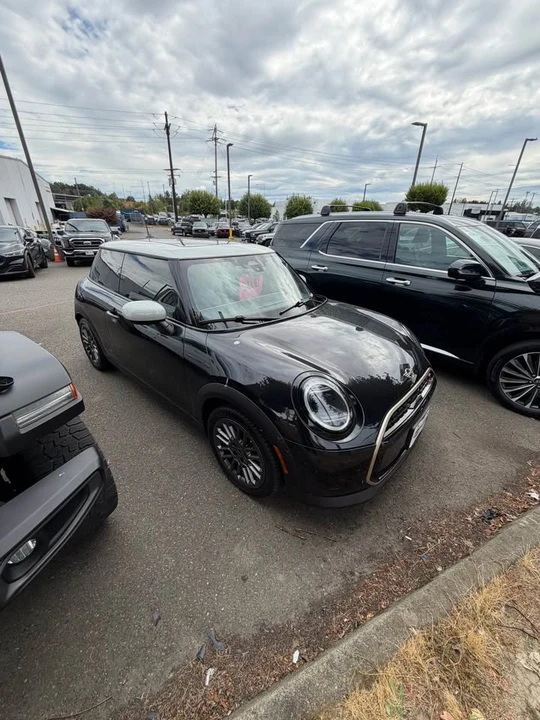 2025 Mini Mini 4th Gen - Image 2 of 8