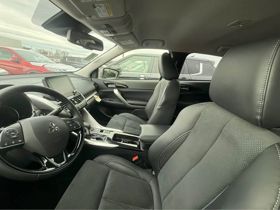 2025 Mitsubishi Eclipse Cross - Image 2 of 6