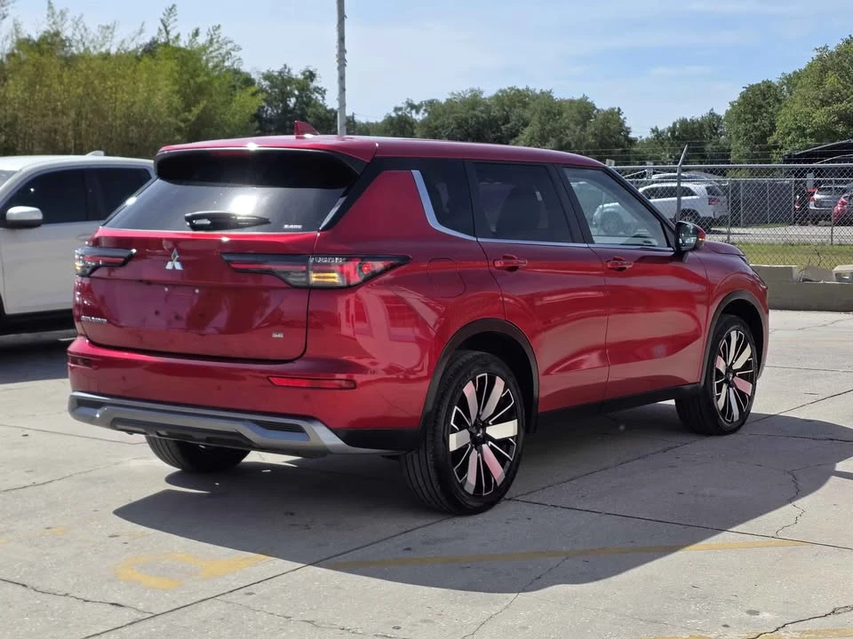 2025 Mitsubishi Outlander - Image 9 of 10