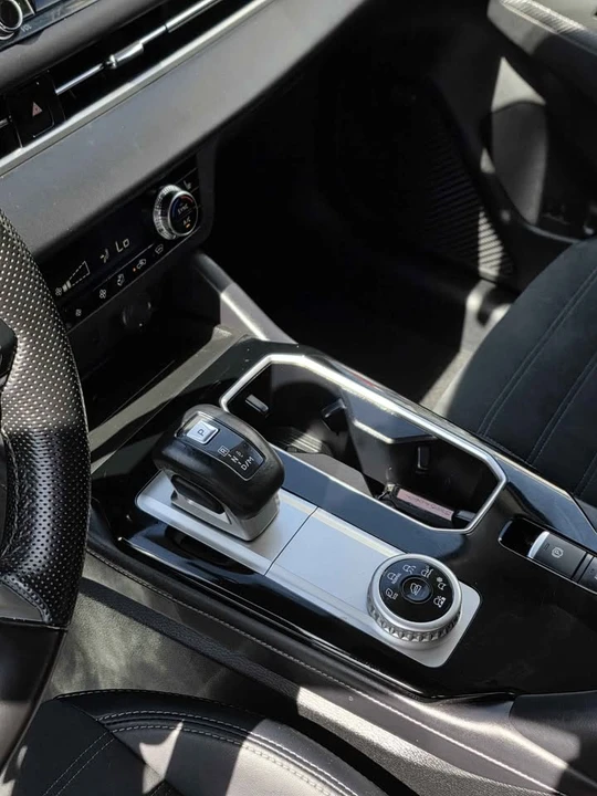 2025 Mitsubishi Outlander - Image 8 of 10