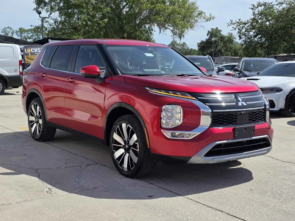 2025 Mitsubishi Outlander - Image 3 of 10
