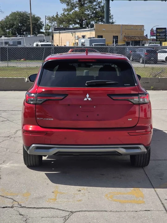 2025 Mitsubishi Outlander - Image 4 of 10