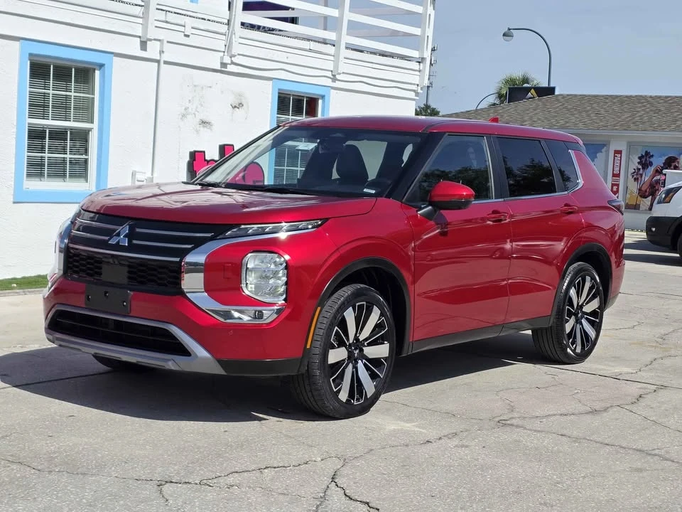 2025 Mitsubishi Outlander - Image 6 of 10