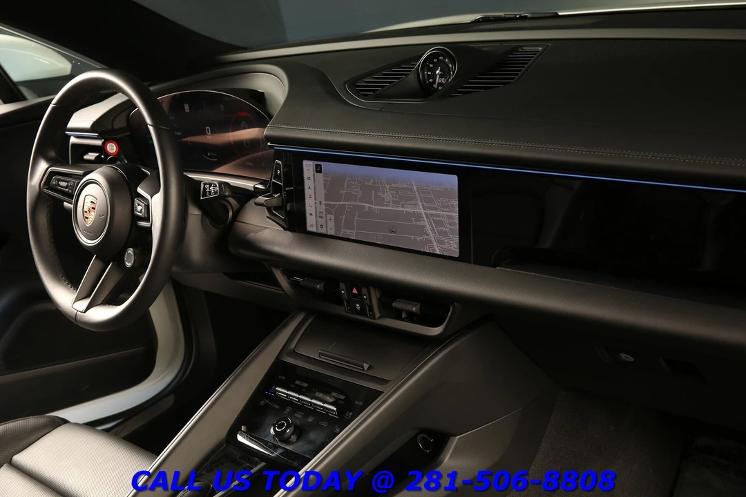 2025 Porsche Macan Electric - Image 20 of 24