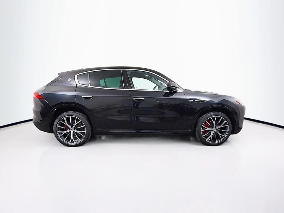 2025 Maserati Grecale - Image 8 of 31