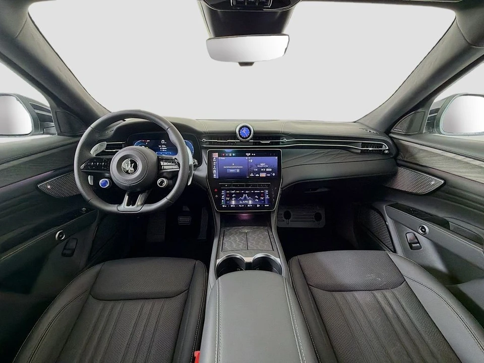 2025 Maserati Grecale - Image 9 of 31