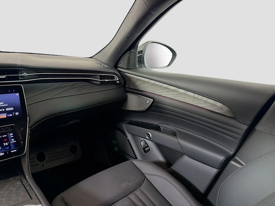2025 Maserati Grecale - Image 27 of 31