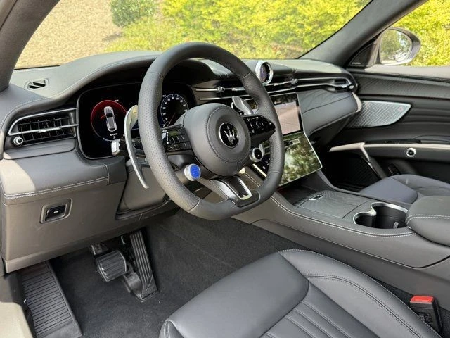 2025 Maserati Grecale - Image 15 of 21