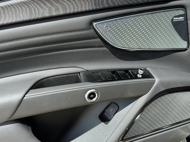 2025 Maserati Grecale - Image 14 of 21