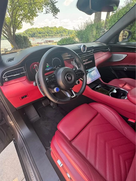 2025 Maserati Grecale - Image 11 of 17