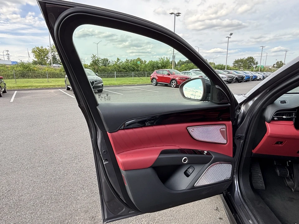 2025 Maserati Grecale - Image 31 of 31