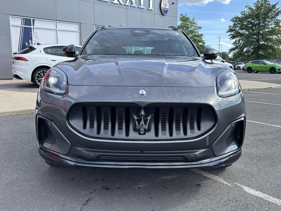 2025 Maserati Grecale - Image 10 of 31