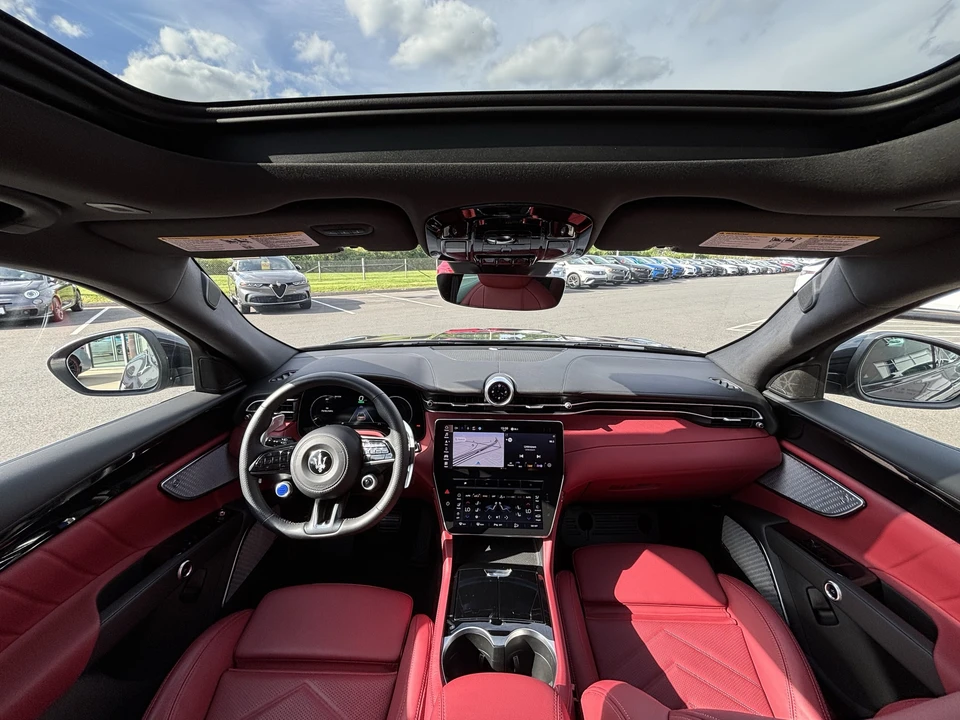 2025 Maserati Grecale - Image 2 of 31