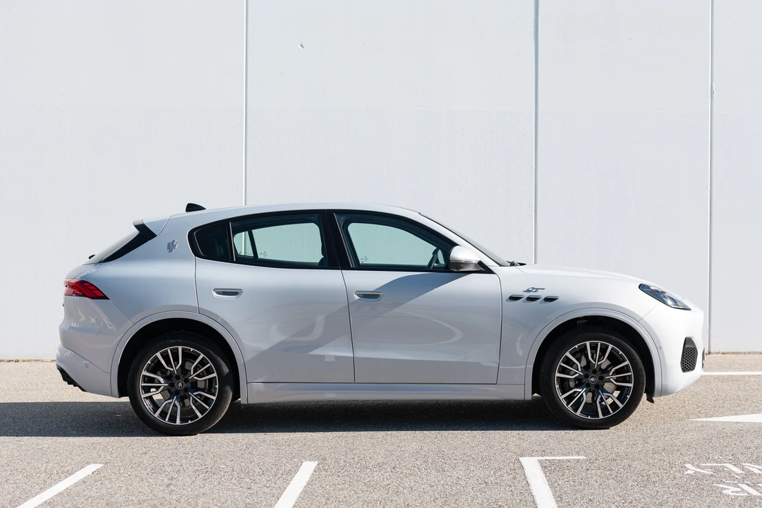 2025 Maserati Grecale - Image 8 of 31