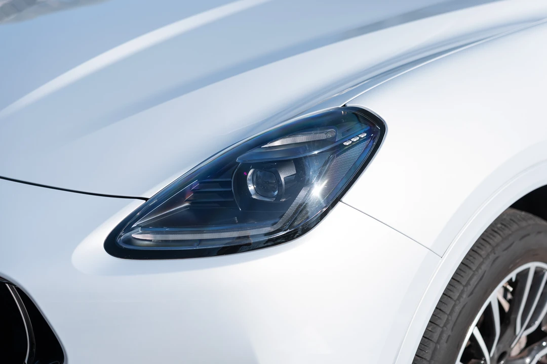 2025 Maserati Grecale - Image 23 of 31