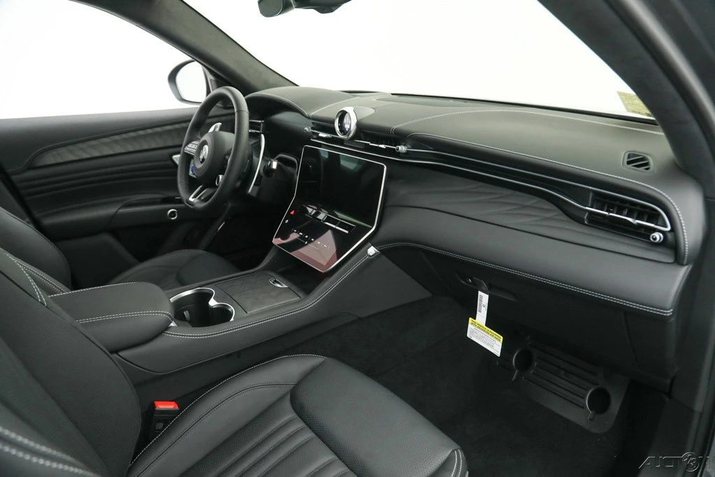 2025 Maserati Grecale - Image 10 of 20
