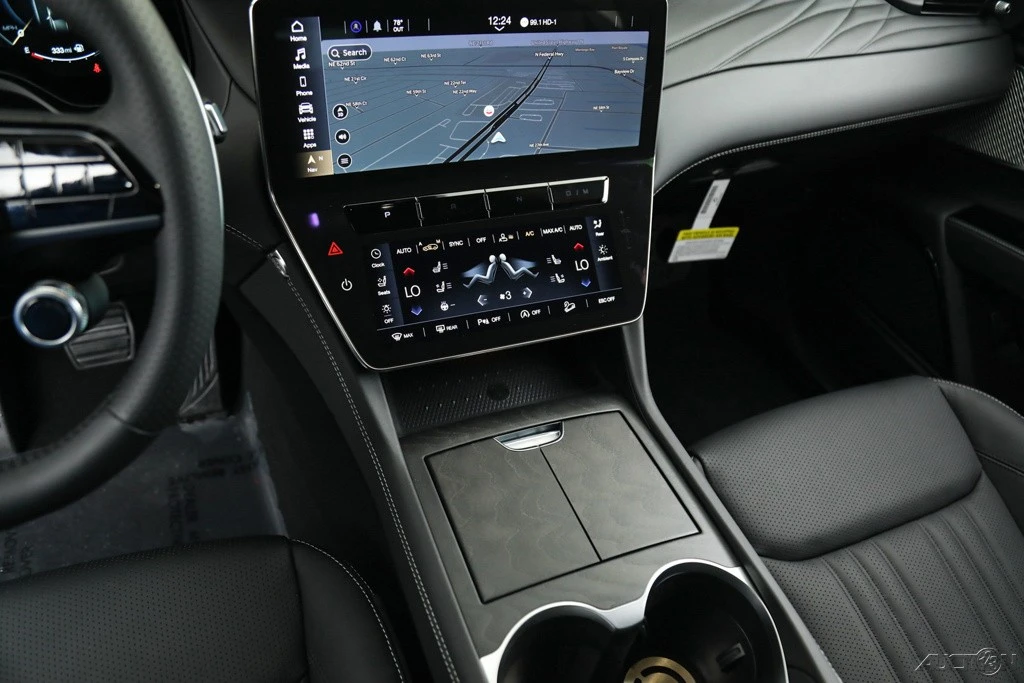 2025 Maserati Grecale - Image 17 of 20
