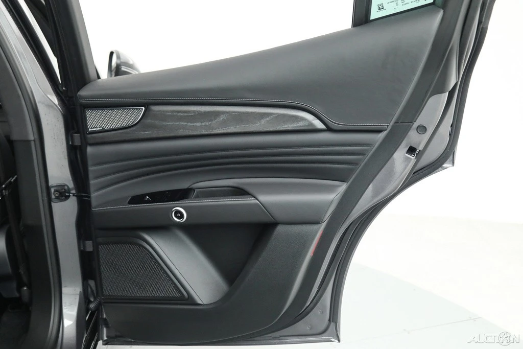 2025 Maserati Grecale - Image 12 of 20