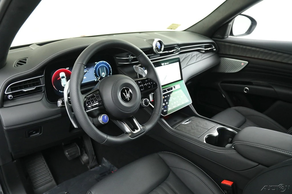 2025 Maserati Grecale - Image 15 of 20