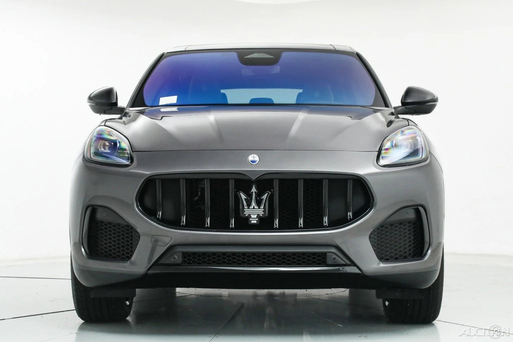 2025 Maserati Grecale - Image 8 of 20