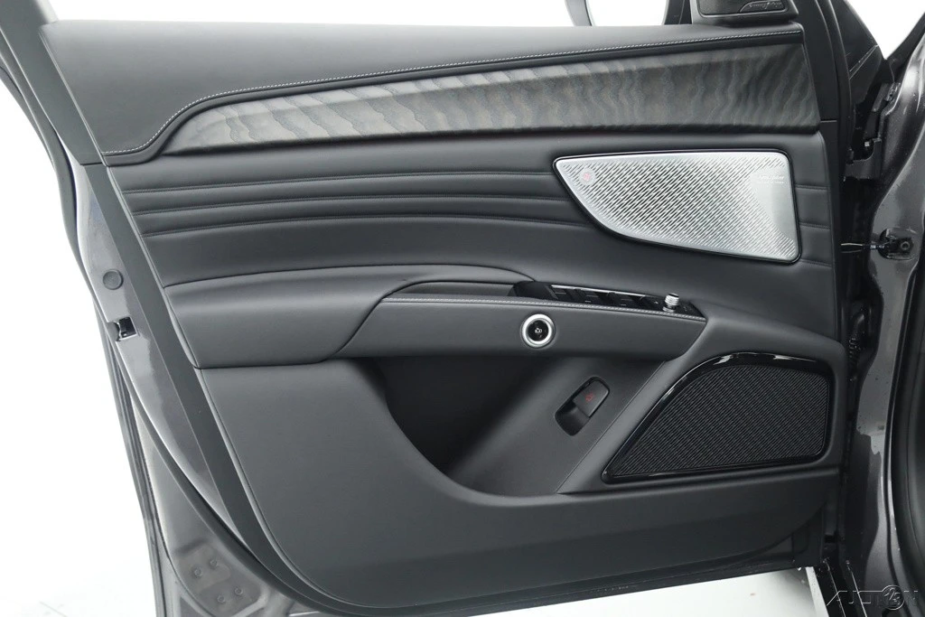2025 Maserati Grecale - Image 14 of 20