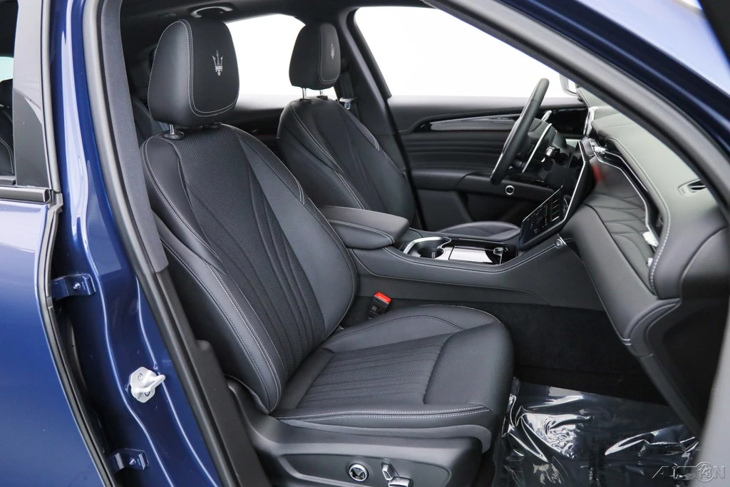 2025 Maserati Grecale - Image 10 of 18