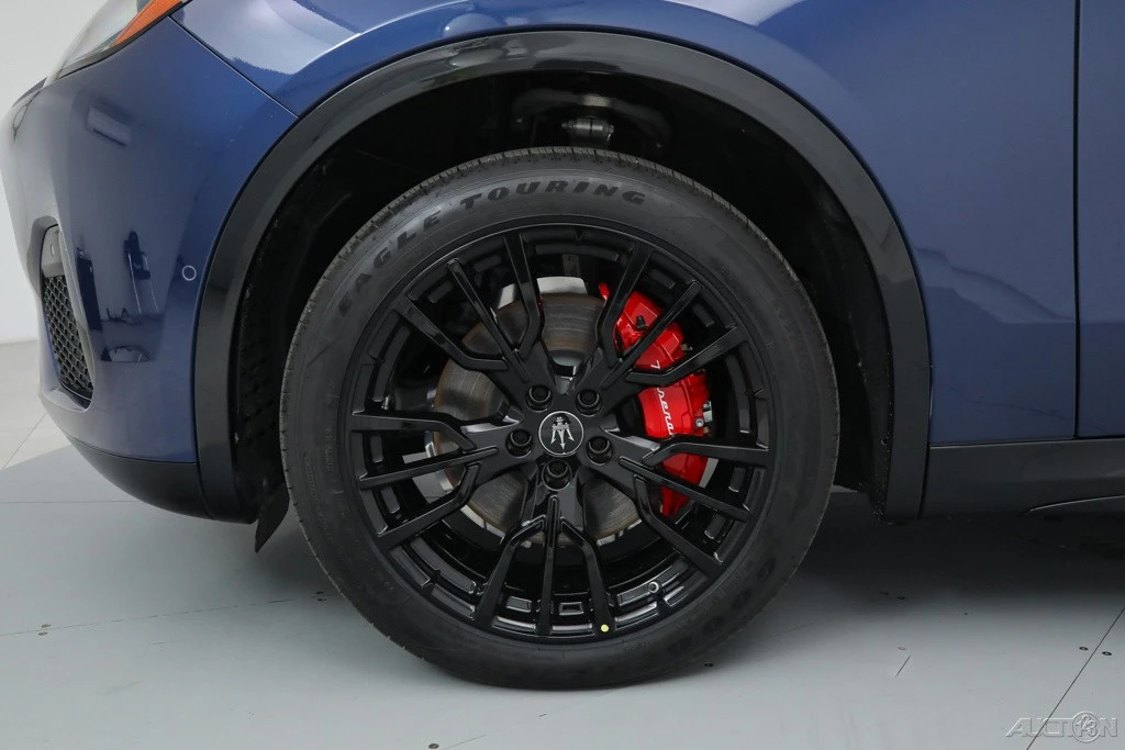 2025 Maserati Grecale - Image 10 of 18