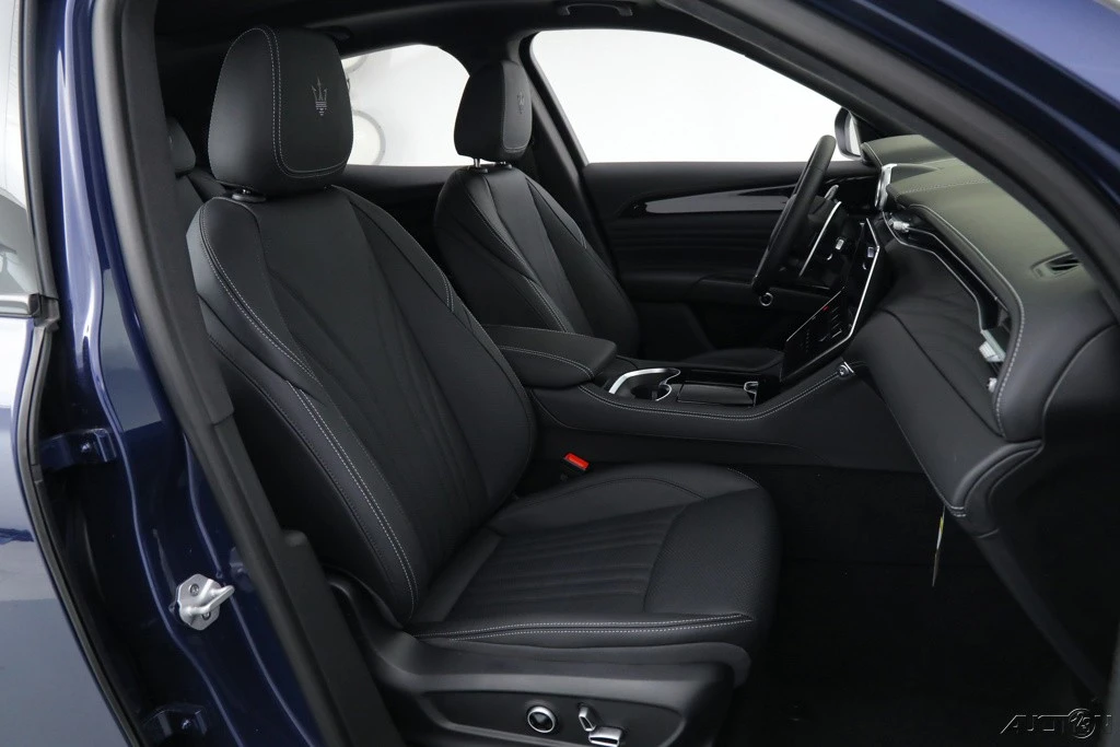 2025 Maserati Grecale - Image 12 of 18